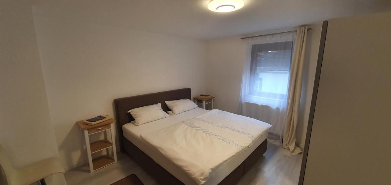 Outletcity Ferienwohnung - Apartment 4 Metzingen  Eksteriør bilde